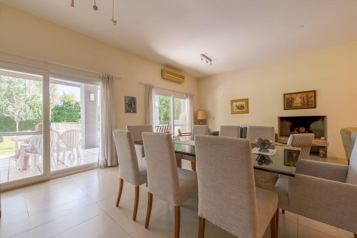 Foto de Venta Casa 4 amb c/ Pileta Barrio Los Sauces Pilar, imagen 1
