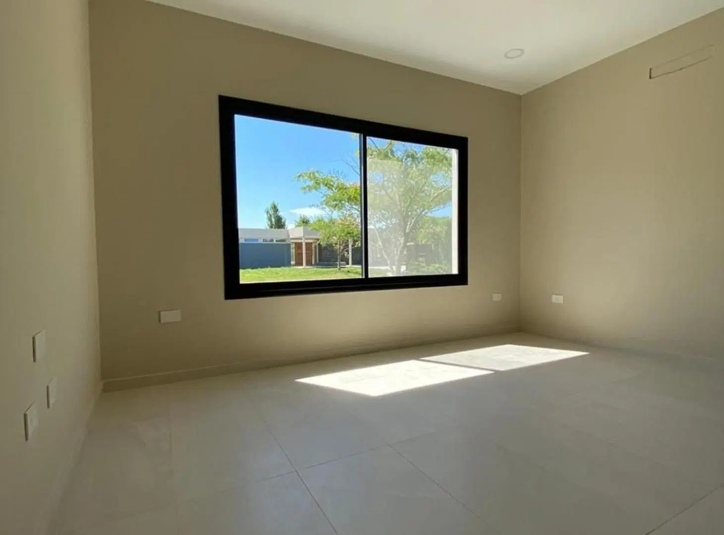 VENTA CASA PERMUTA  LOTE CENTRAL ALTOS DE MANZANAR 8