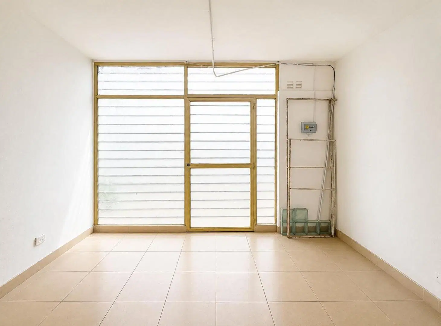 VENTA LOCAL COMERCIAL PILAR CENTRO SUBDIVIDIDO 4