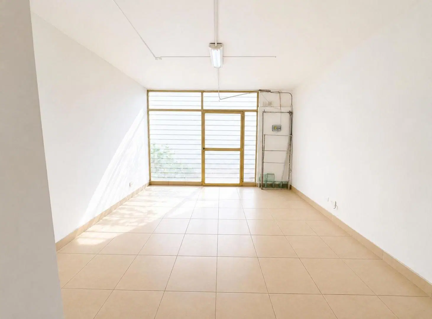 ALQUILER LOCAL COMERCIAL PILAR EXCELENTE UBICACION 3