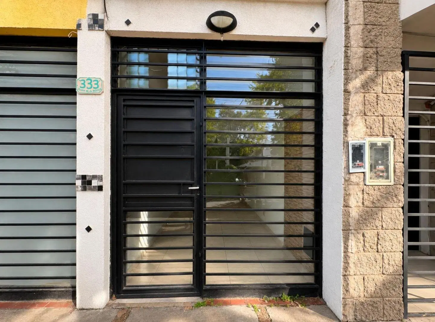 ALQUILER LOCAL COMERCIAL PILAR EXCELENTE UBICACION 2