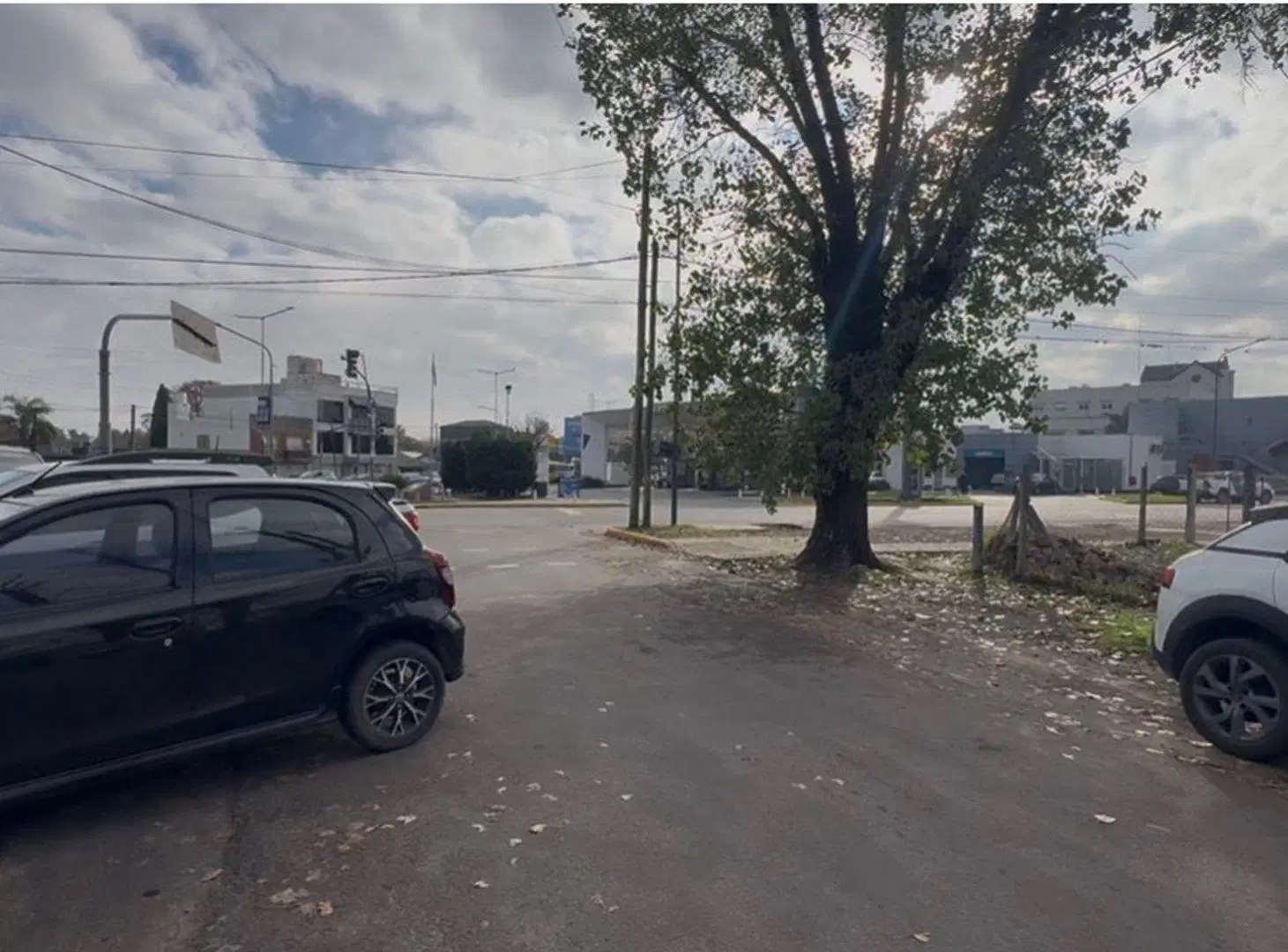 ALQUILER LOCAL COMERCIAL PILAR EXCELENTE UBICACION 4