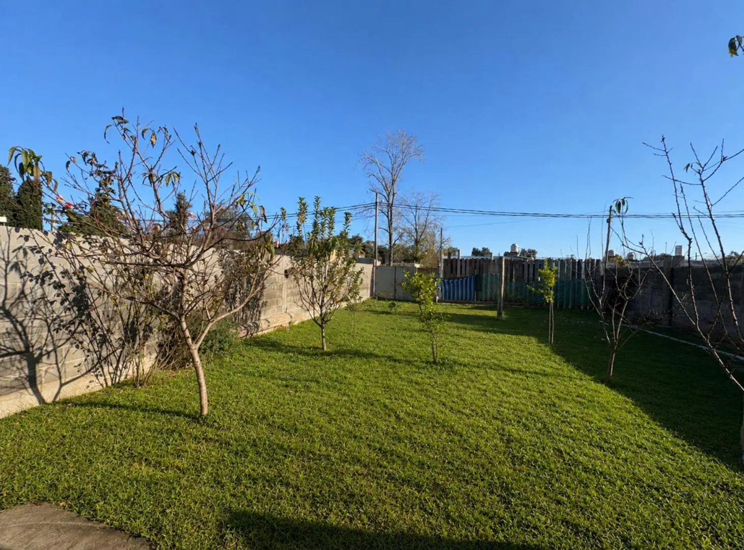 VENTA LOTE CON MEJORAS EN DEL VISO 4