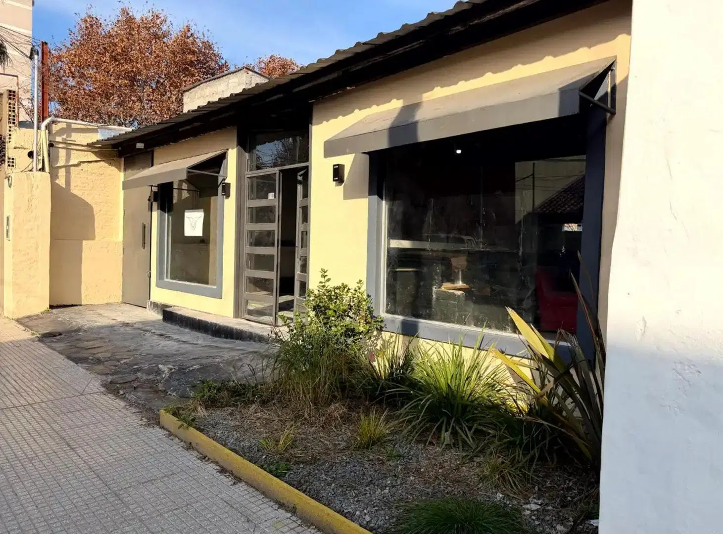LOCAL EN VENTA-CENTRO DE PILAR 3