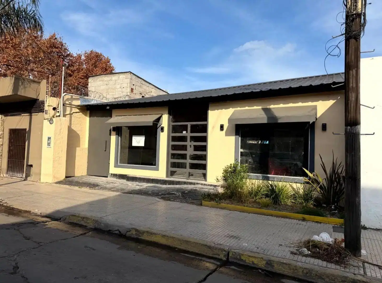 LOCAL EN VENTA-CENTRO DE PILAR 2