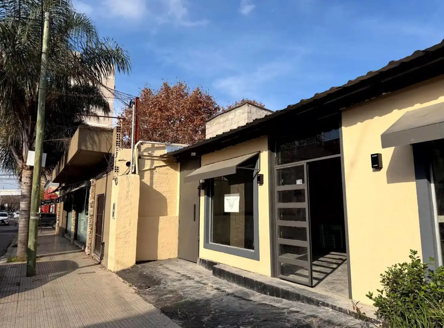 LOCAL EN VENTA-CENTRO DE PILAR 5