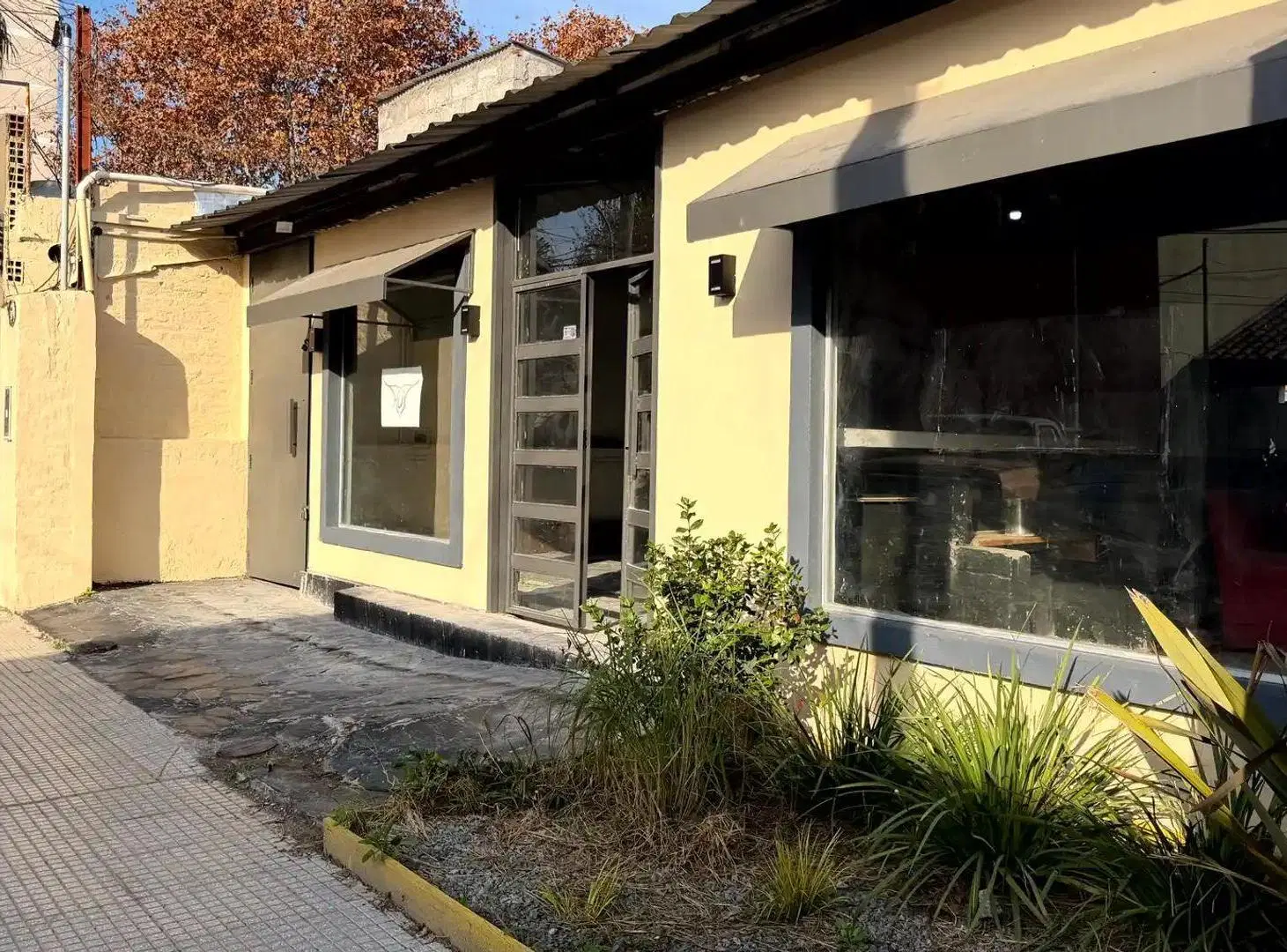 LOCAL EN VENTA-CENTRO DE PILAR 4