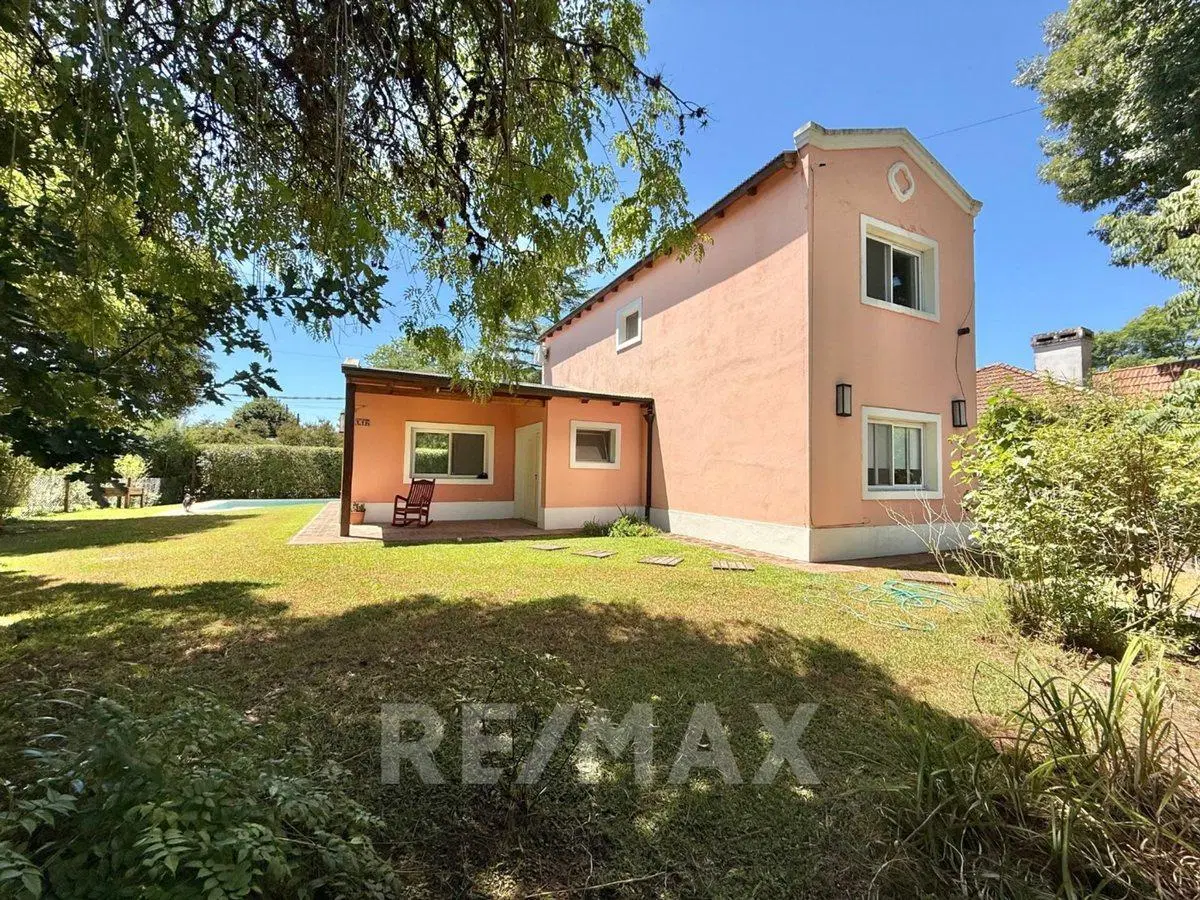 VENTA CASA MAPUCHE 4 AMB CON PILETA LOTE ARBOLADO 2