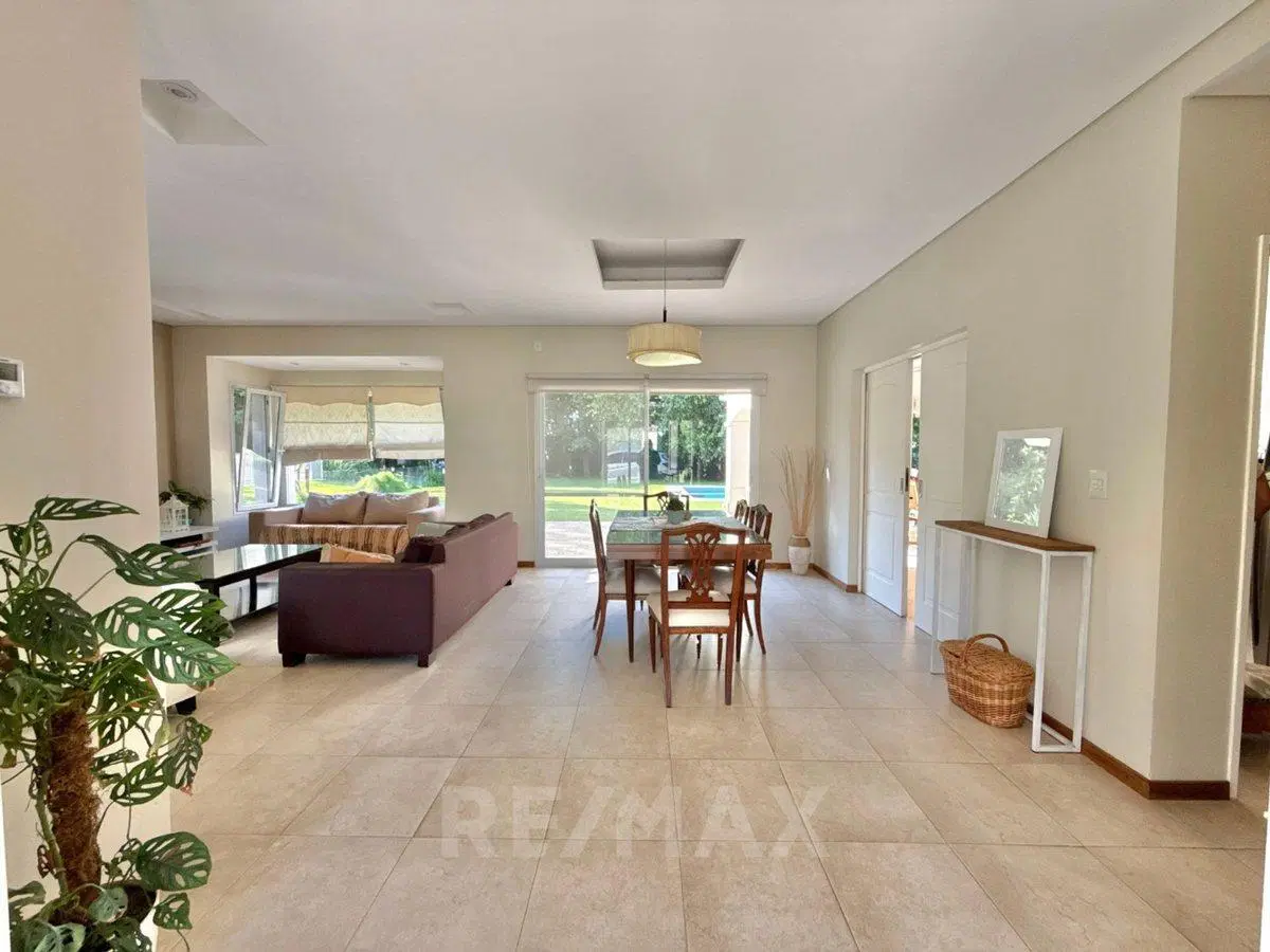 VENTA CASA EL AROMO ESCOBAR C/PILETA Y ESCRITURA 2