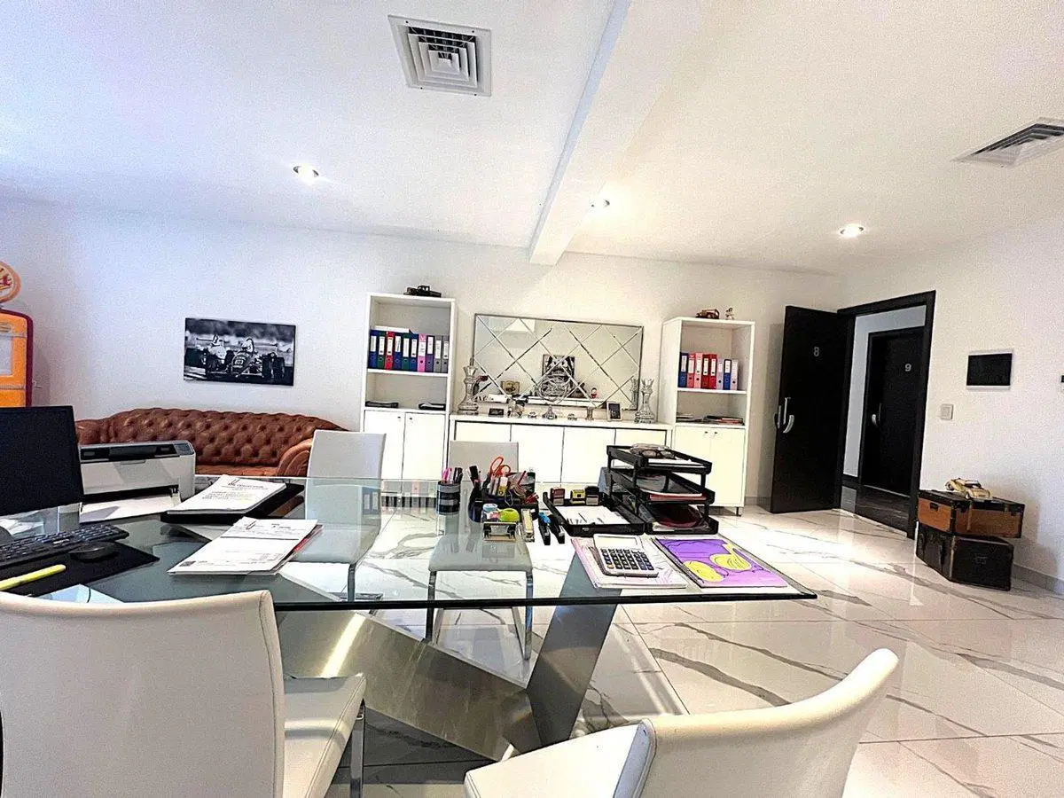 Alquiler de Oficina sin muebles-Pana km 39 Pilar 4
