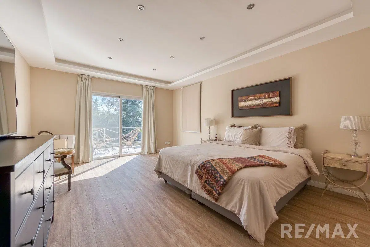 Venta casa 5 ambientes pileta jardín 4