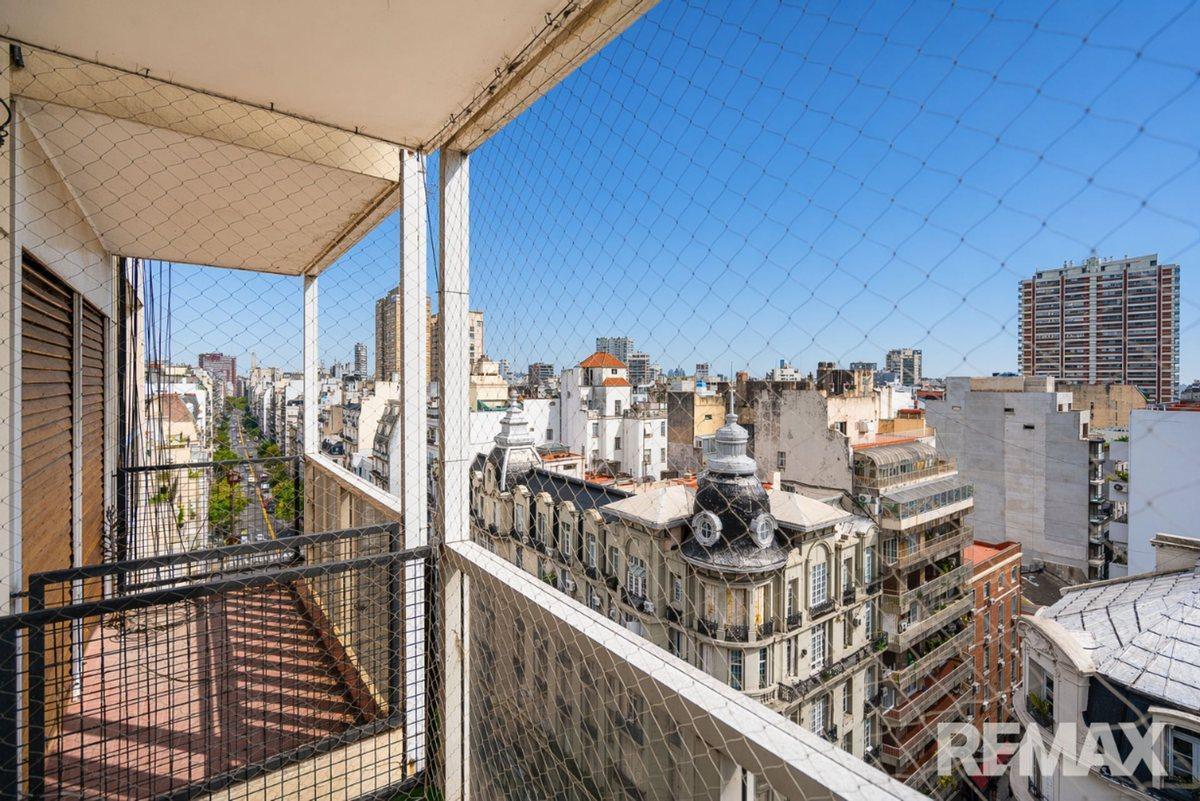 Venta departamento 3 amb. con 2 cocheras piso 12