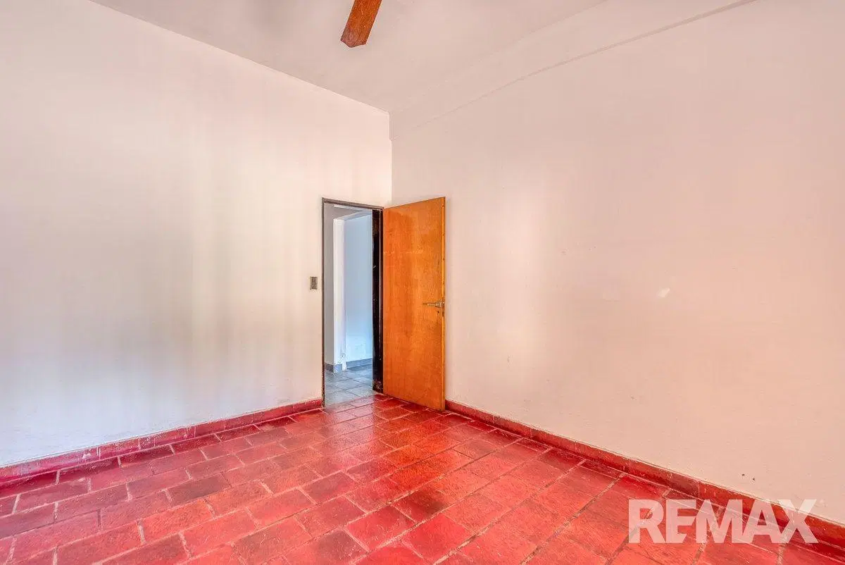 VENTA CASA CON 2 DUPLEX EN  MERLO NORTE 4