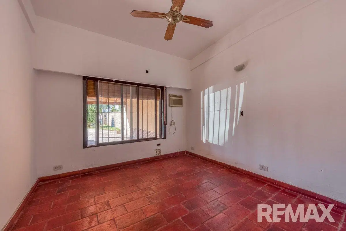 VENTA CASA CON 2 DUPLEX EN  MERLO NORTE 3