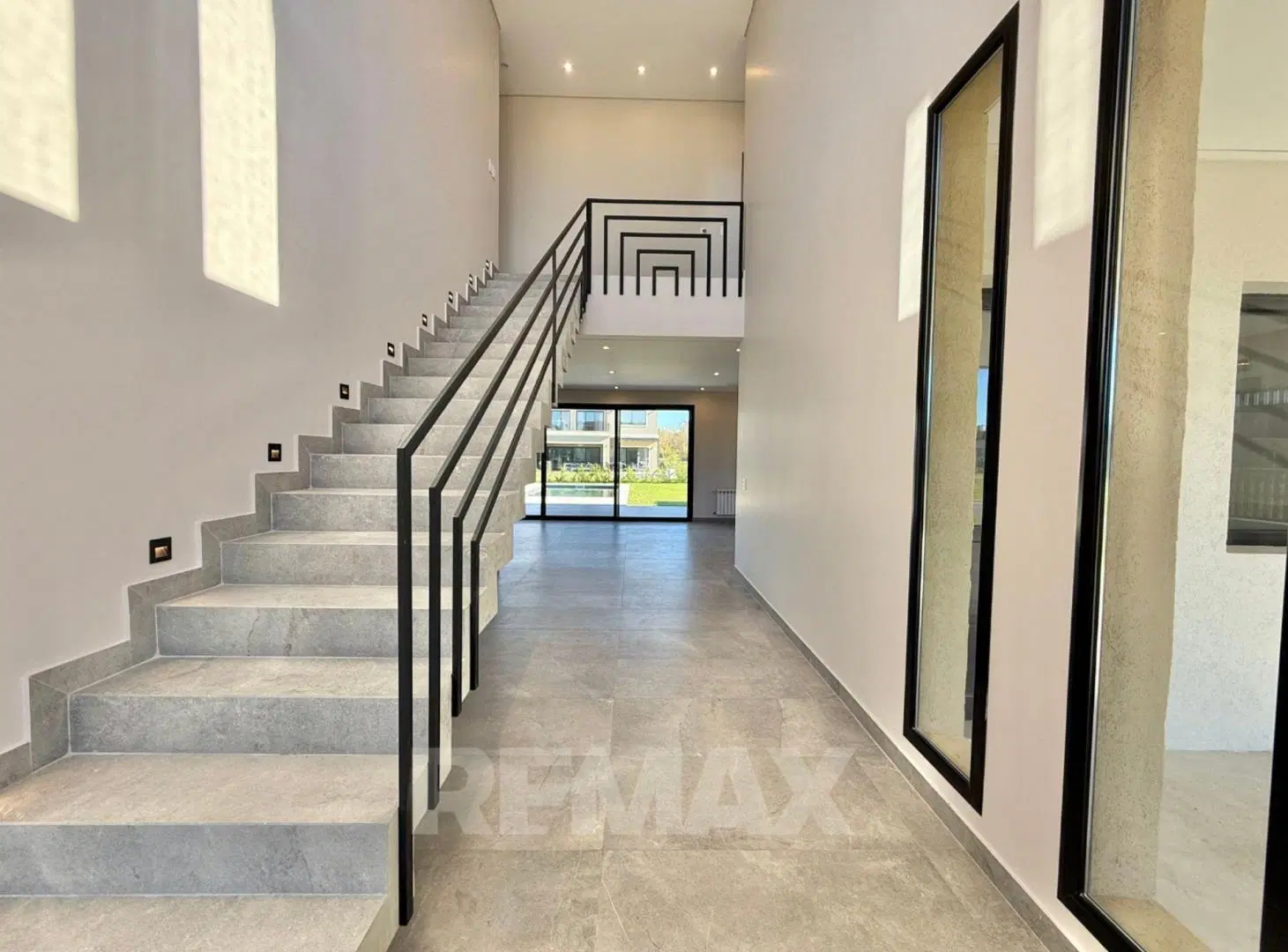 VENTA CASA PREMIUM 4 DORMITORIOS + DEPEN. PILAR 4