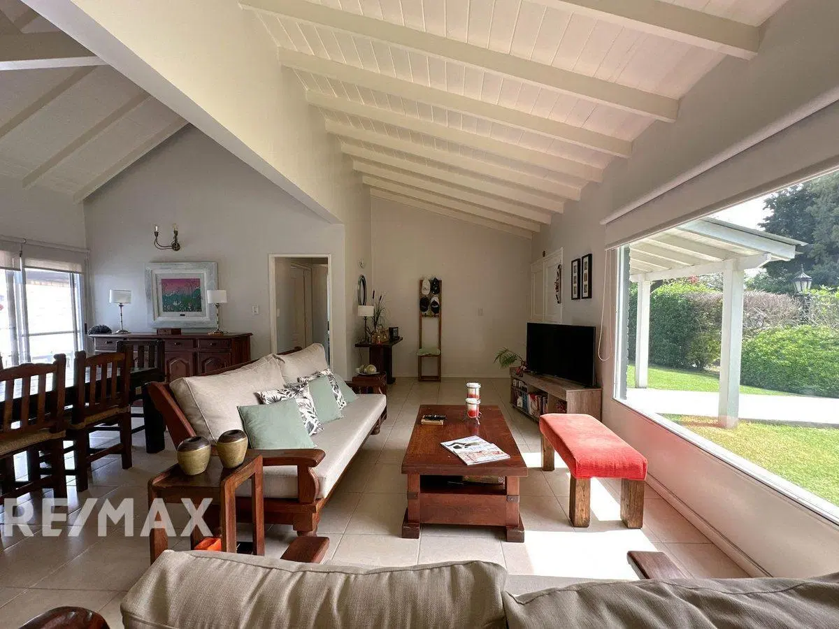 CASA EN VENTA 6 AMBIENTES CON PILETA, LOS LAGARTOS 3