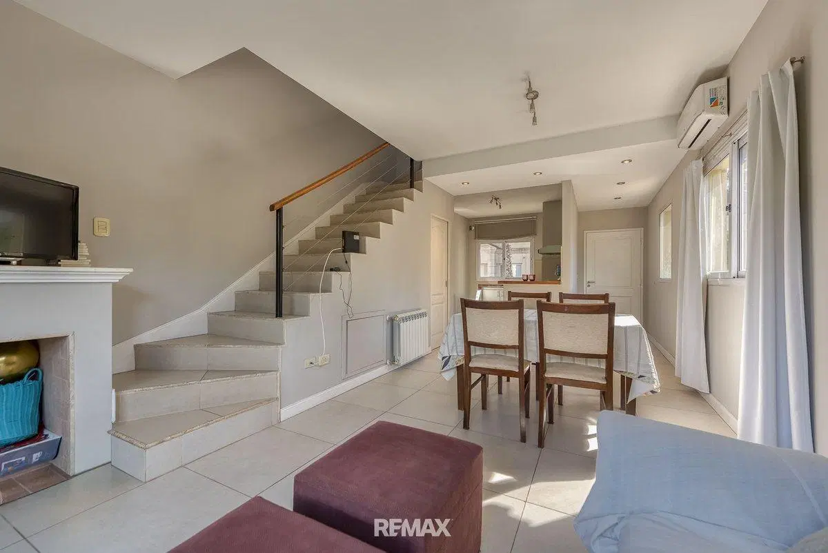 Venta dúplex 3 amb. jardín,parrilla,cochera y seg. 5