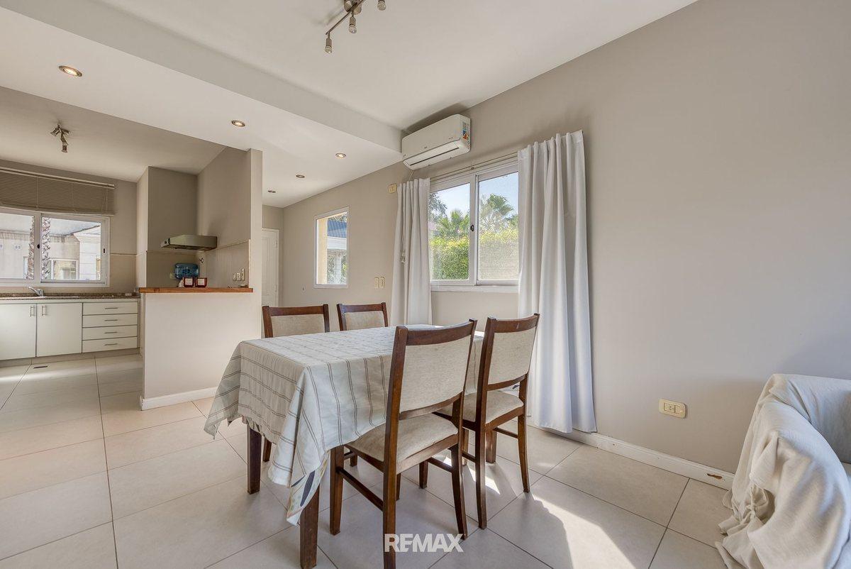 Venta dúplex 3 amb. jardín,parrilla,cochera y seg.