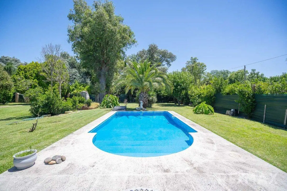 Venta casa 4 ambientes, pileta y quincho en Jularó 8