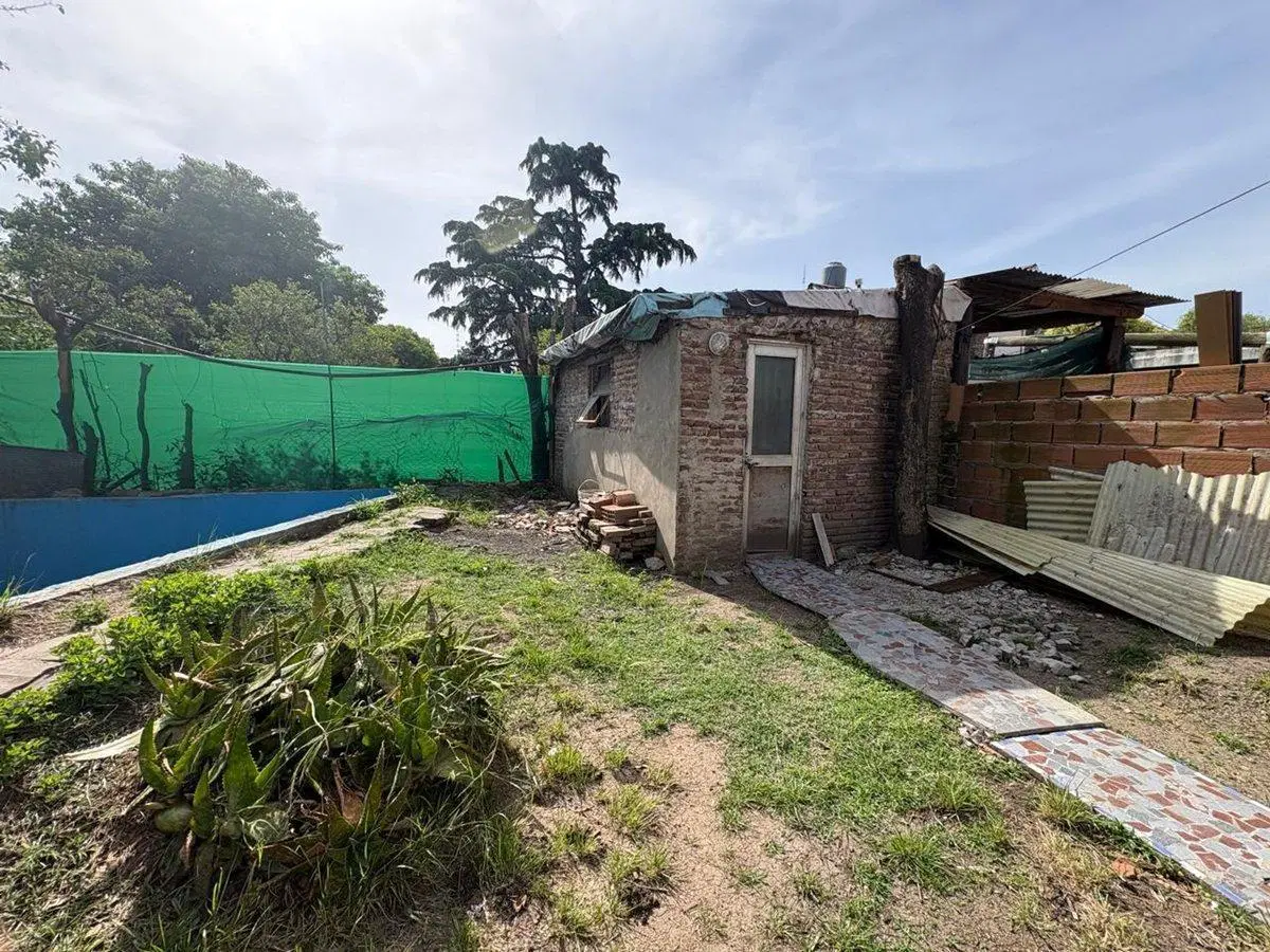 CASA 3 AMB EN MORENO CON PILETA Y COCHERA PERMUTA 8