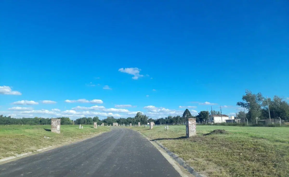 VENTA LOTE CENTRAL EN EL BARRIO LA POSTA DE PILAR 5