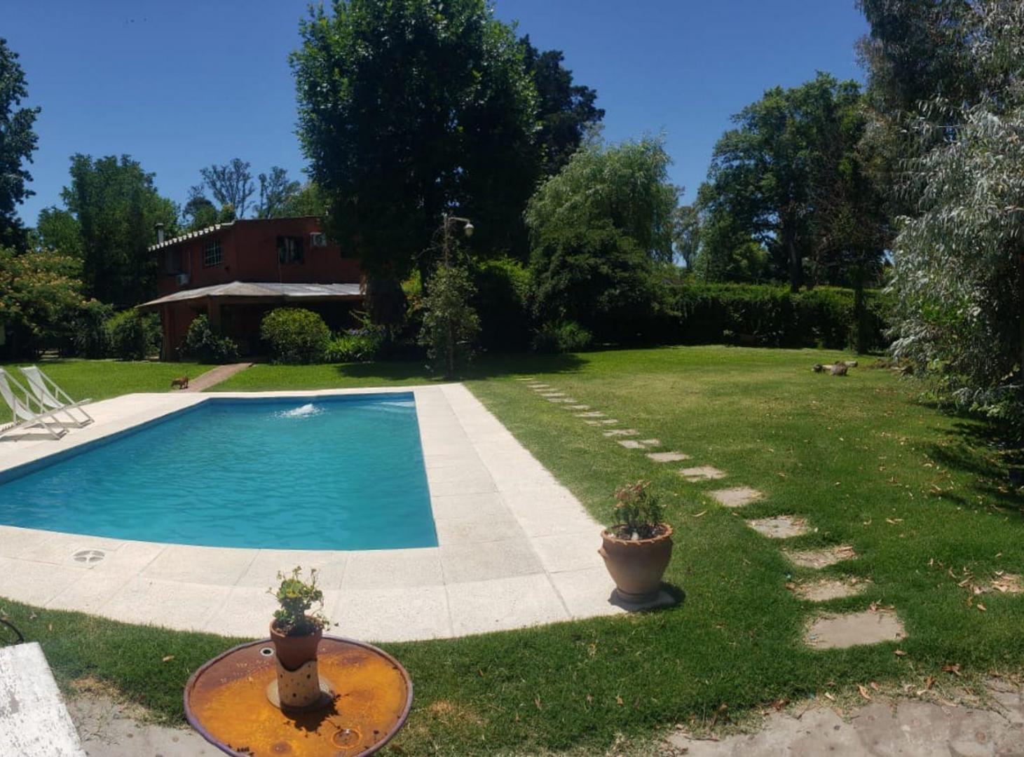 VENTA CASA QUINTA 4 AMB. C/PILETA LA LONJA PILAR