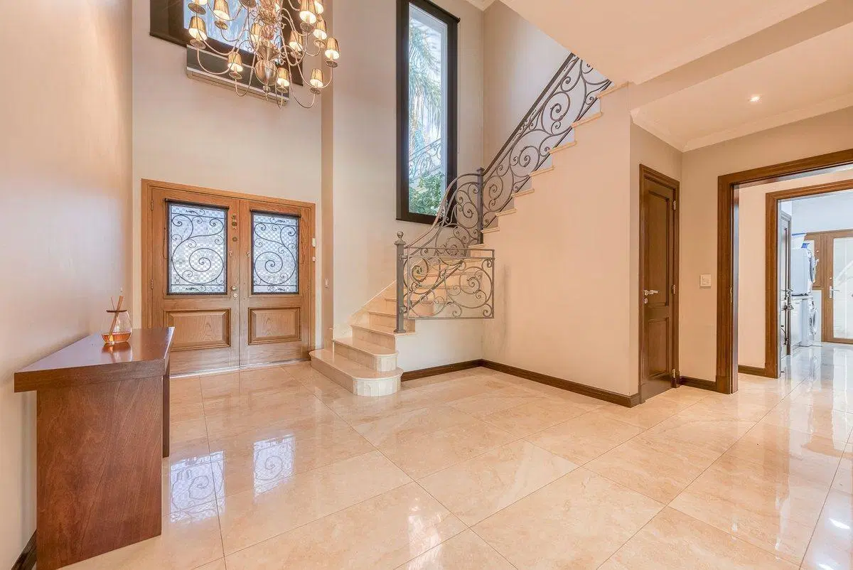 Casa en venta La Lomada pileta interna climatizada 4