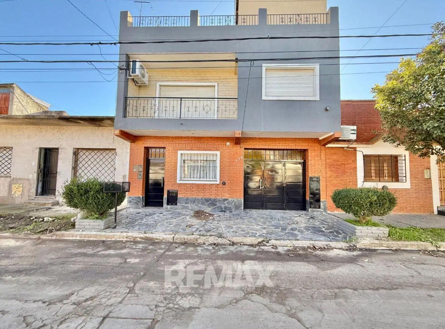 Venta Dpto 3 Amb con Patio y Cochera PB, Zarate 2