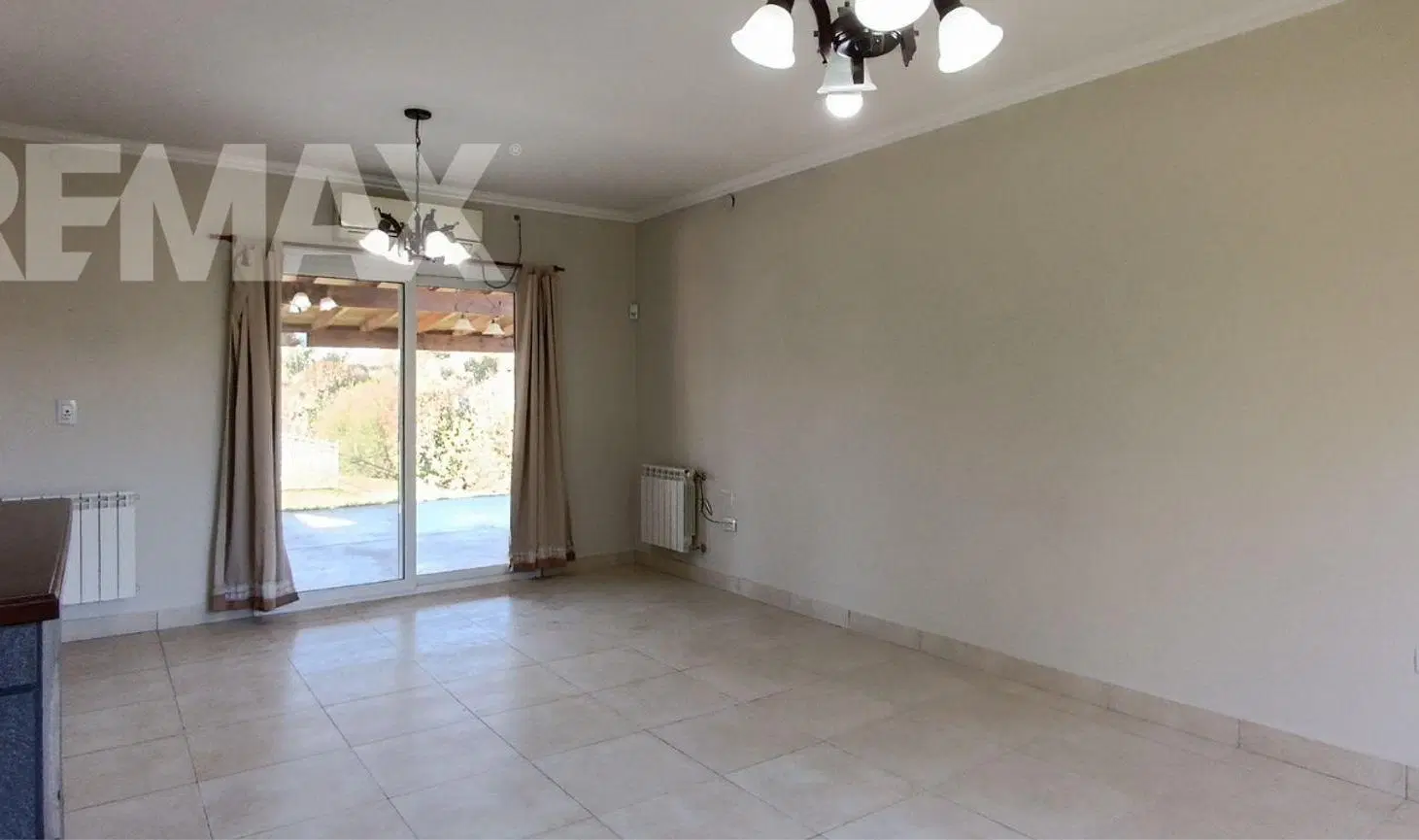 Venta casa 4 amb. c/pileta lote 1500 m² 4