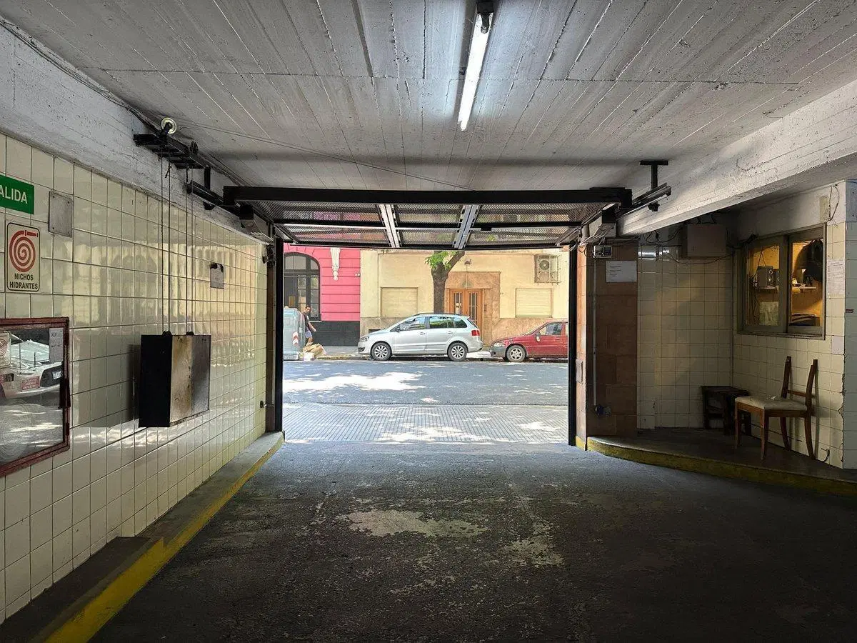 Venta Cochera Fija para Auto en Caballito 2