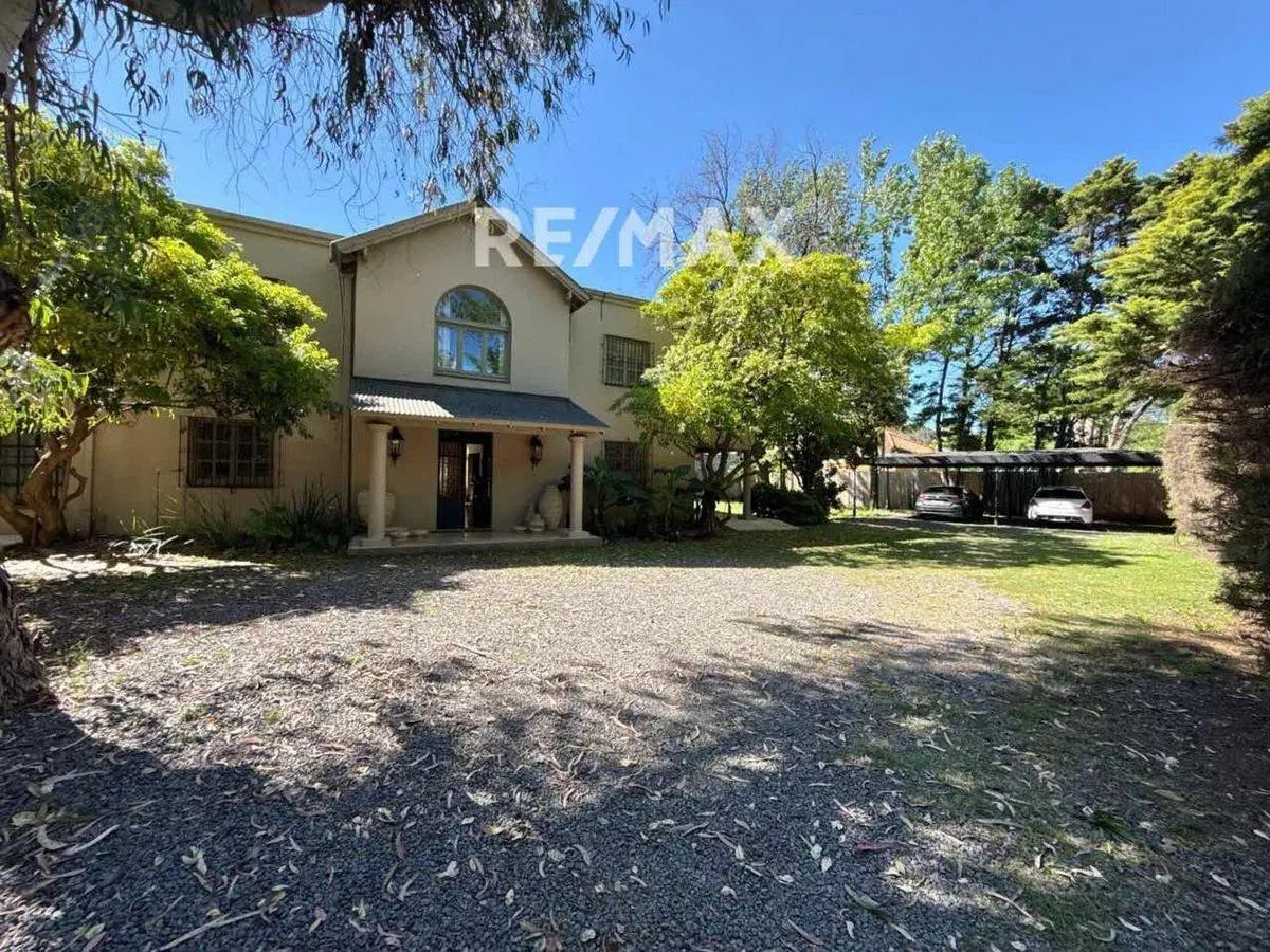 VENTA CASA 6 dormitorios PACHECO pileta y parque 4