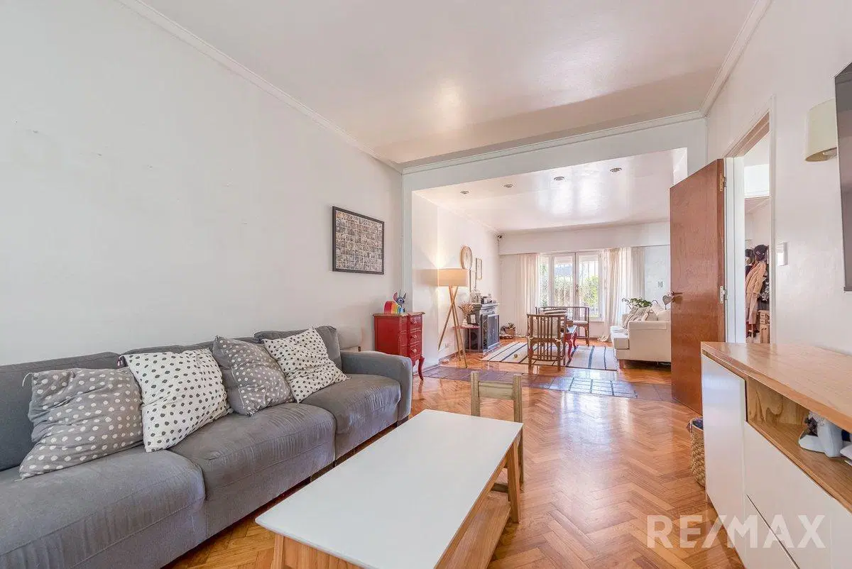 Venta casa 5 amb, 3 pisos, con patio en Olivos 5