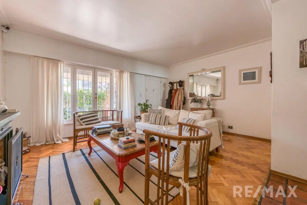 Venta casa 5 amb, 3 pisos, con patio en Olivos 4