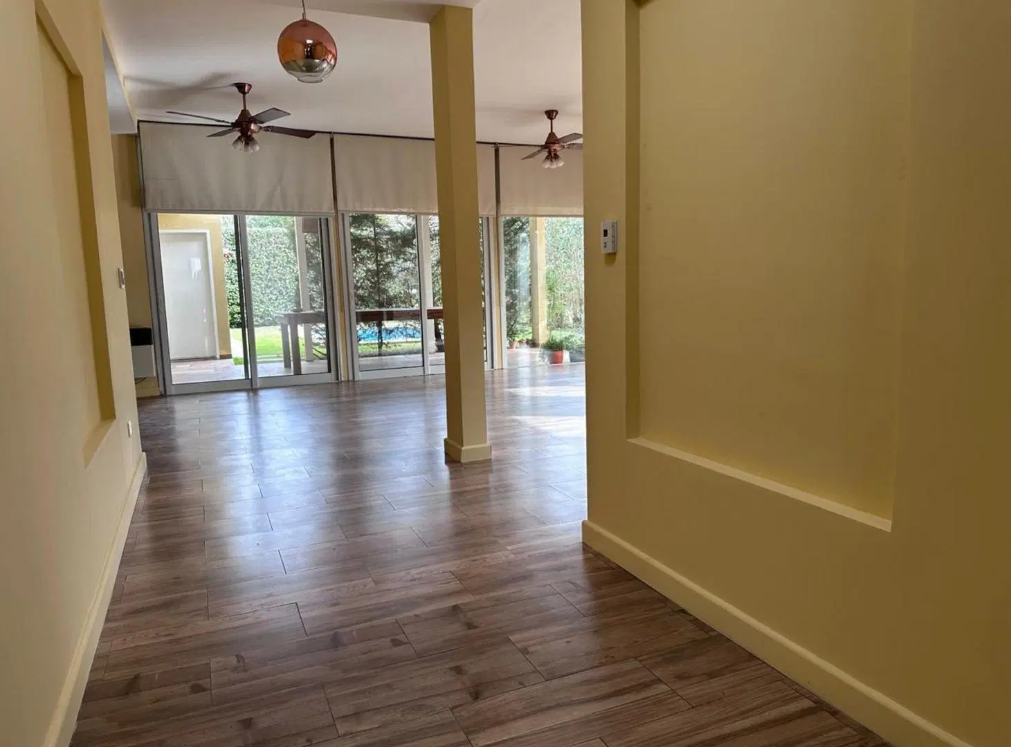 Venta casa en La Angélica, 4 amb/pileta 5