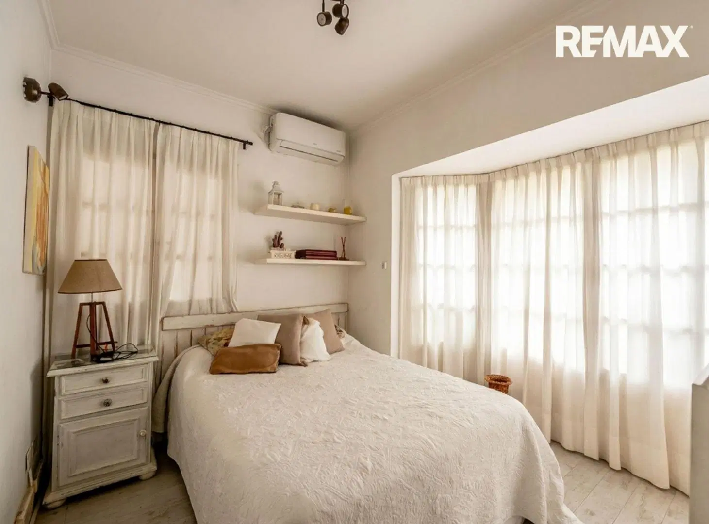 VENTA CASA GALÁPAGOS CENTRAL 3 DORM, ESCRITORIO 4