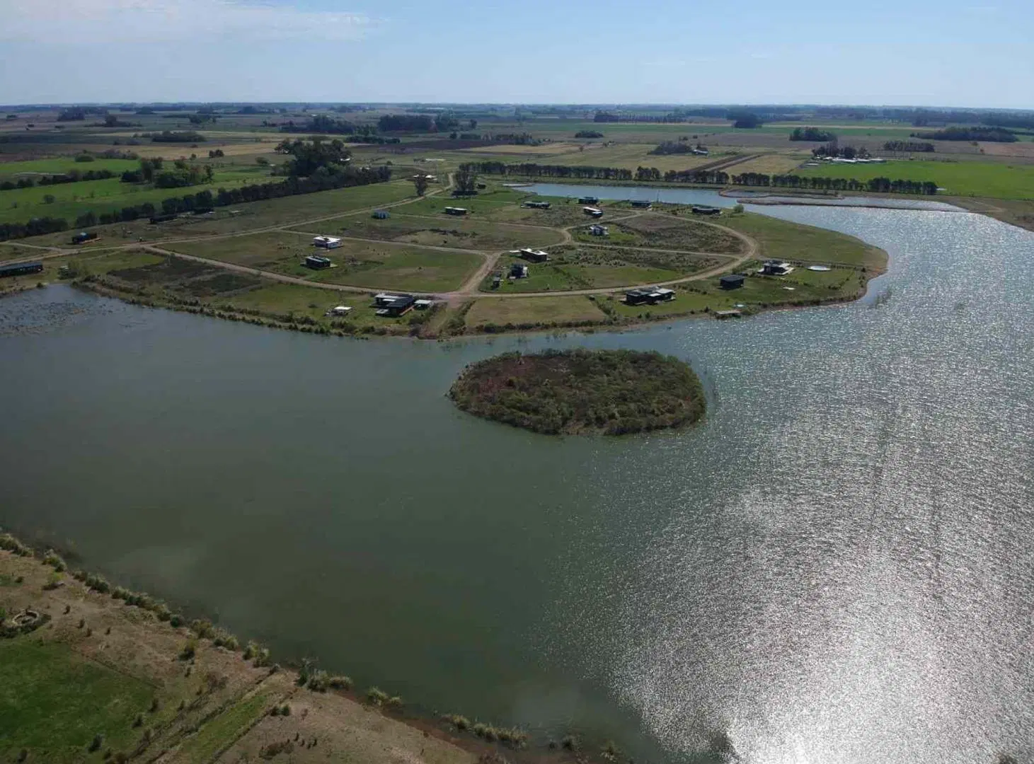 Venta Casa Sustentable Frente a la Laguna Amoblada 5