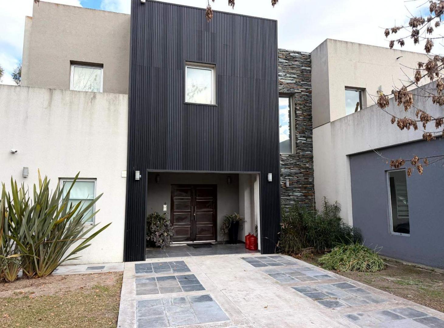 Foto de VENTA CASA 6 AMB. Bº LA RESERVA SOFITEL CAMPANA, imagen 2