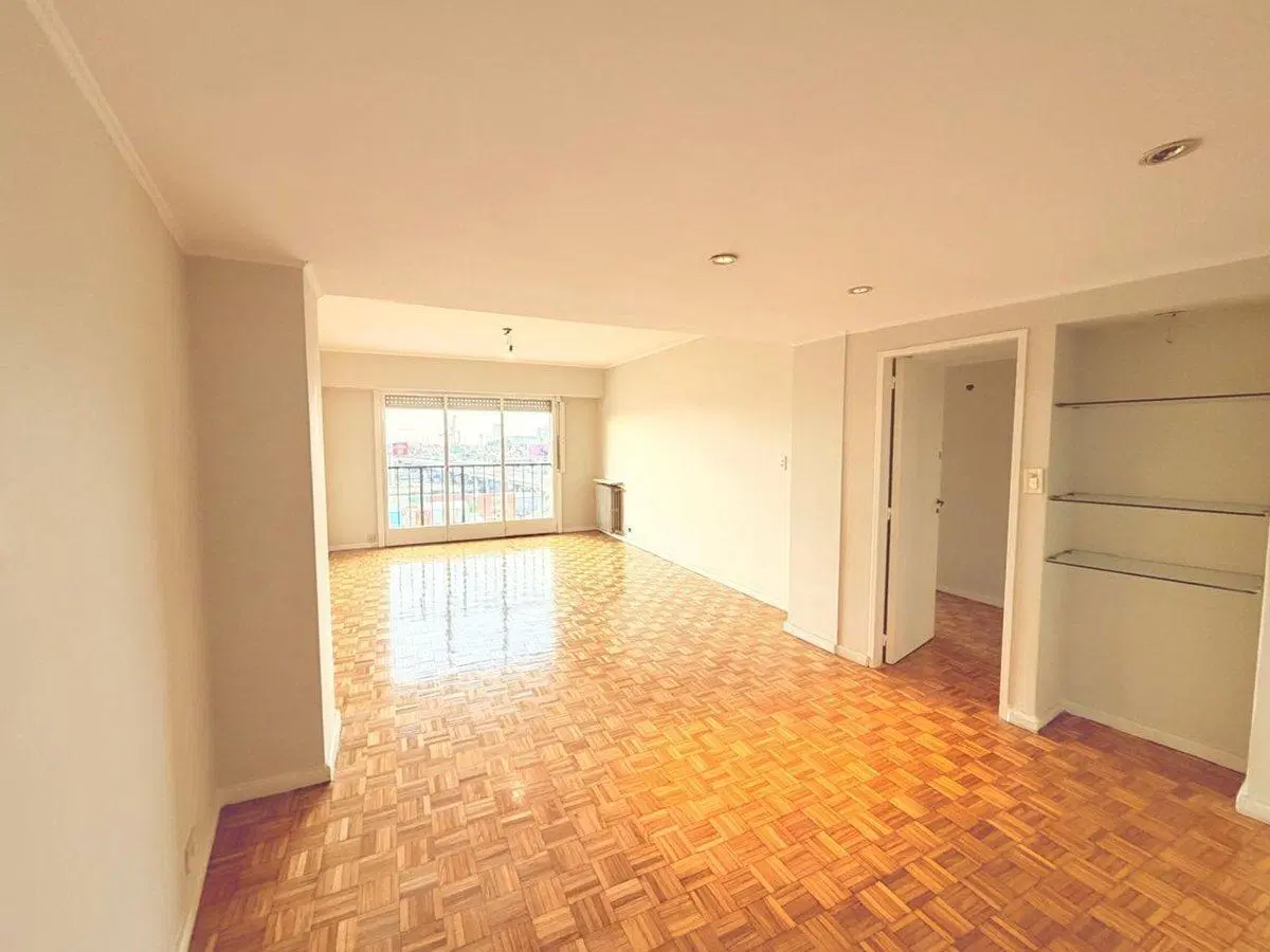 Dpto. 3 amb. en venta piso alto Avda. Libertador 3