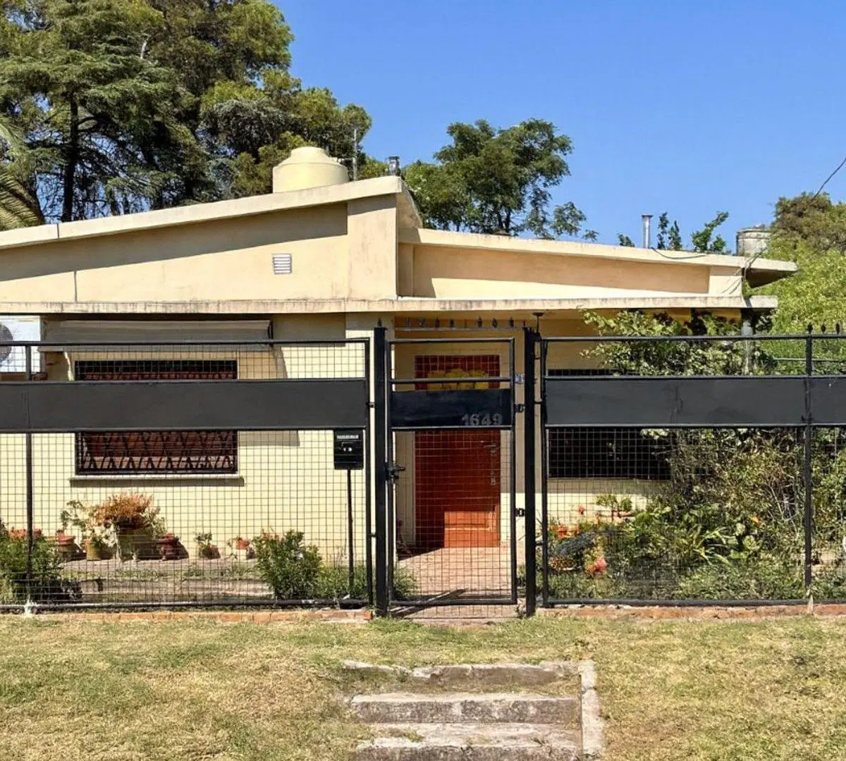Venta casa de 3 AMB con gran parque en Pilar 4