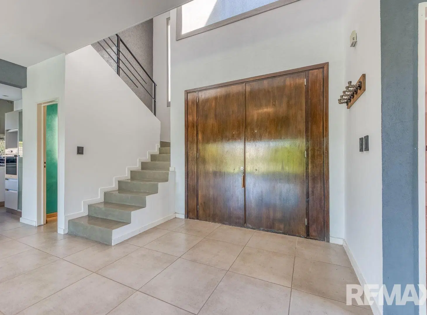 VENTA CASA 6 AMB  JARDIN Y PILETA MANZANARES CHICO 3
