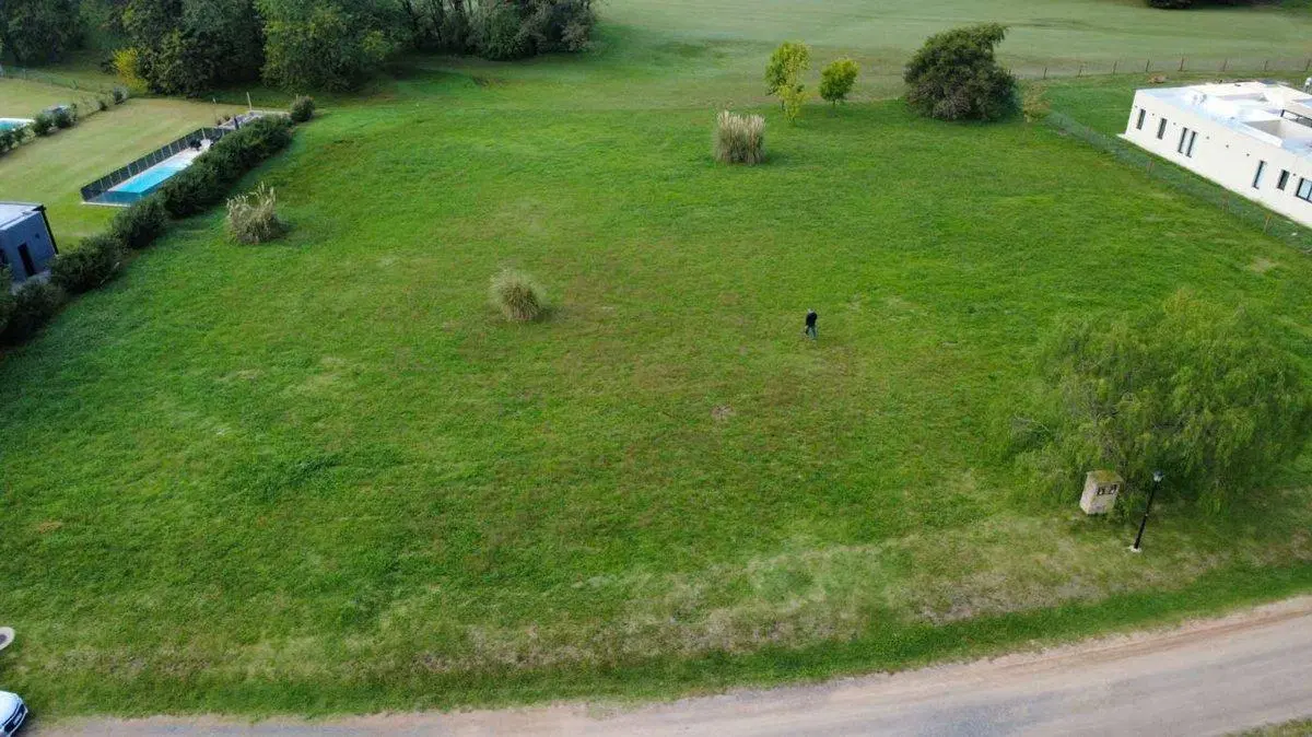 VENTA LOTE AL GOLF EN MEDAL C.C. - PILAR 2
