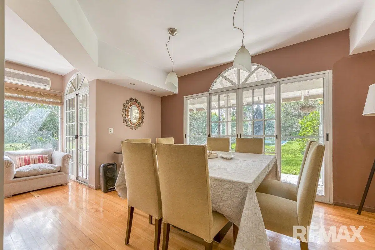 Venta Casa 5 ambientes pileta jardin y parrilla 3