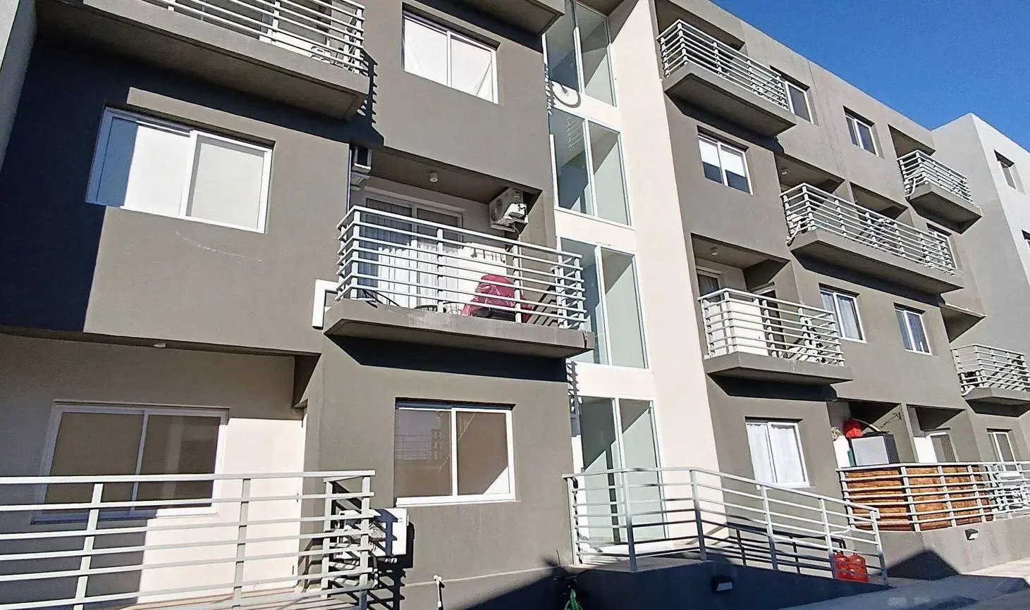 Venta Departamento a Estrenar con Piscina Moreno 4