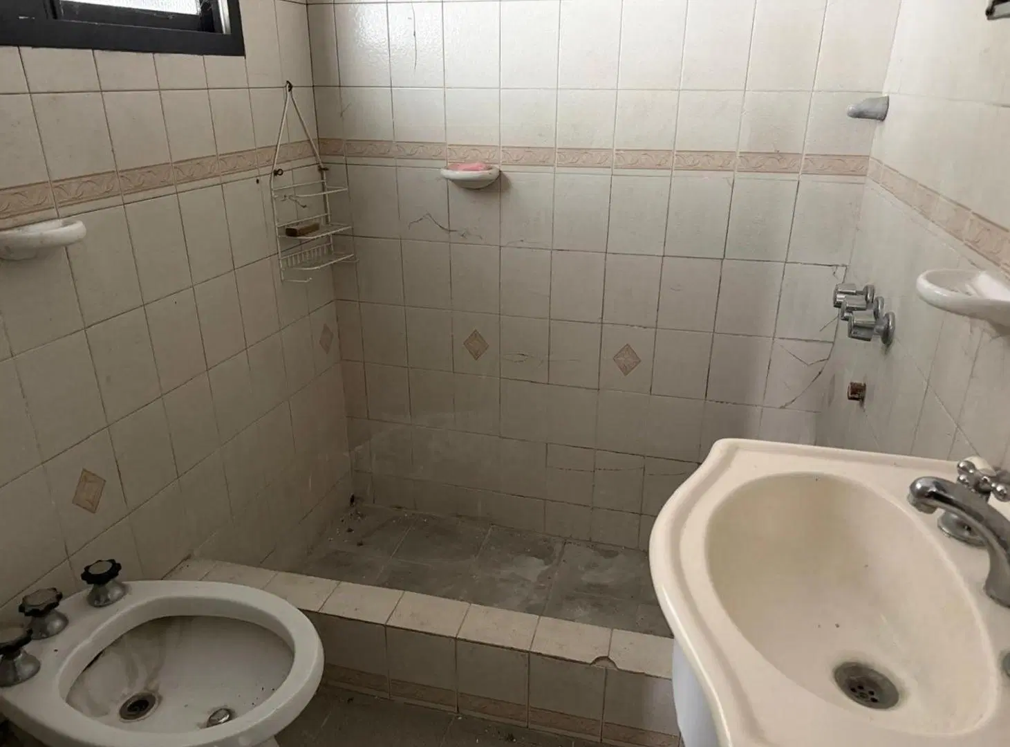 VENTA DE 2  CASAS  CON COCHERA  EN PILAR CENTRO 3