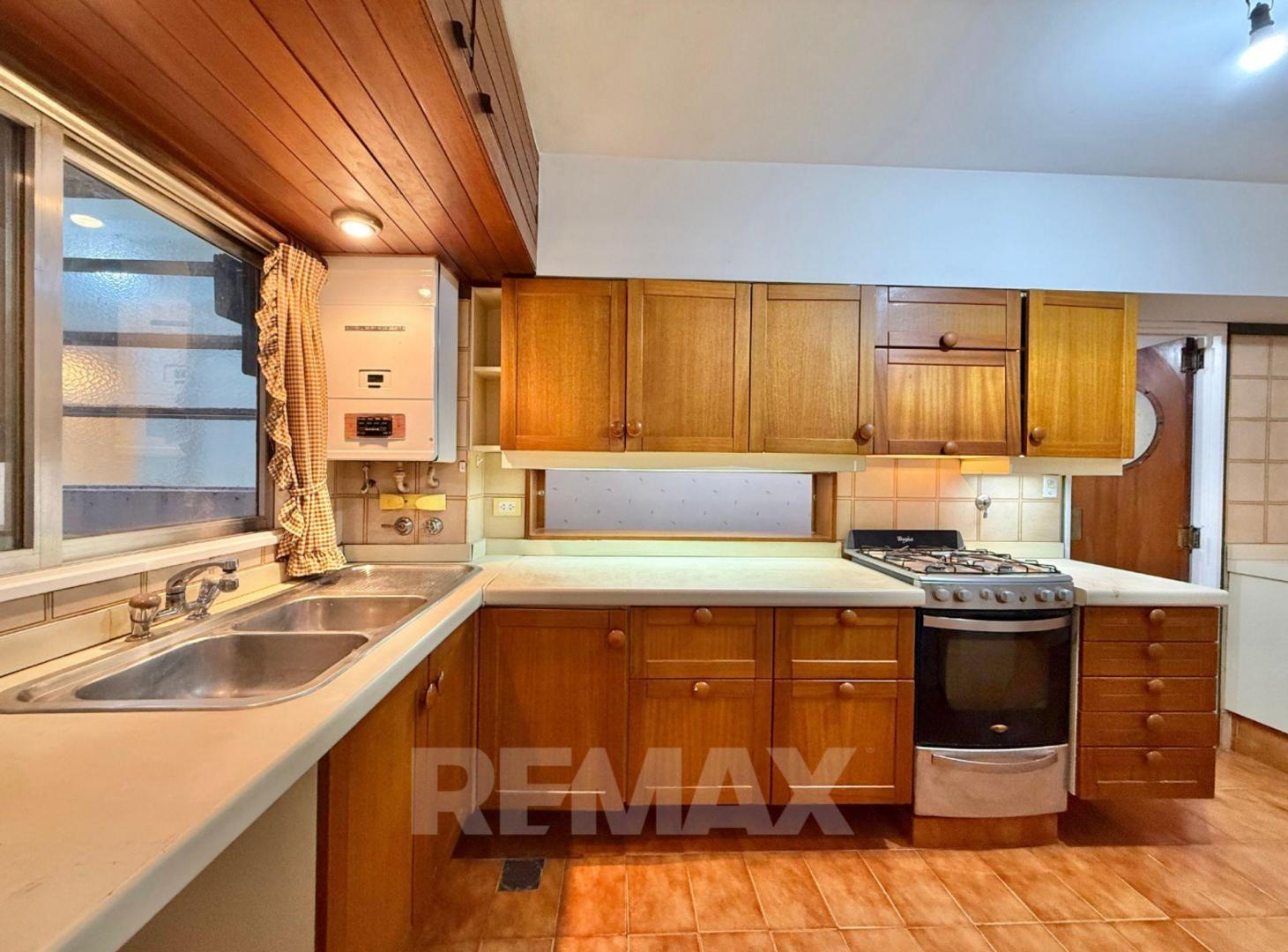 Foto de Venta Depto de Categoría 8 Amb. PLAZA MISERICORDIA, imagen 5