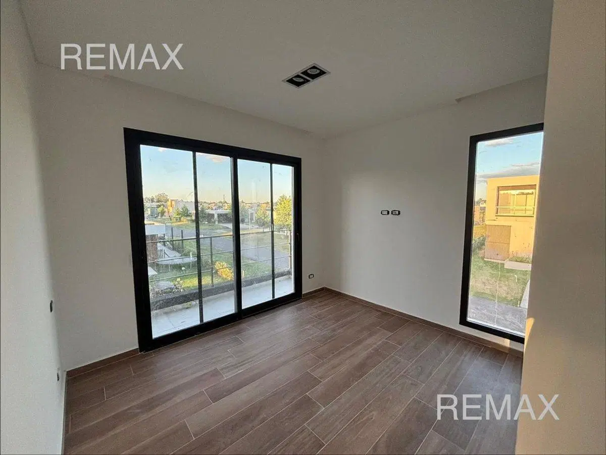 CASA EN VENTA 5 AMBIENTES, BARRIO EL ALJIBE PILAR 5