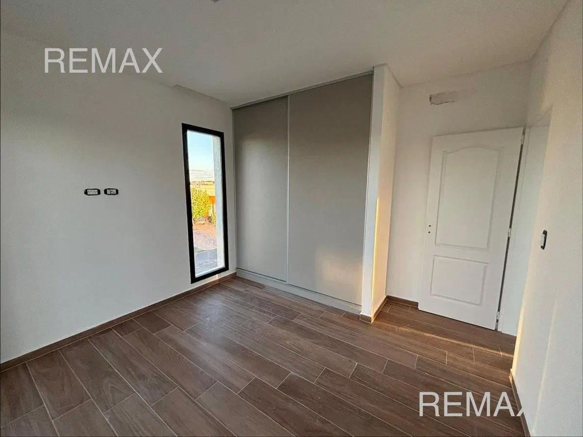 CASA EN VENTA 5 AMBIENTES, BARRIO EL ALJIBE PILAR 8