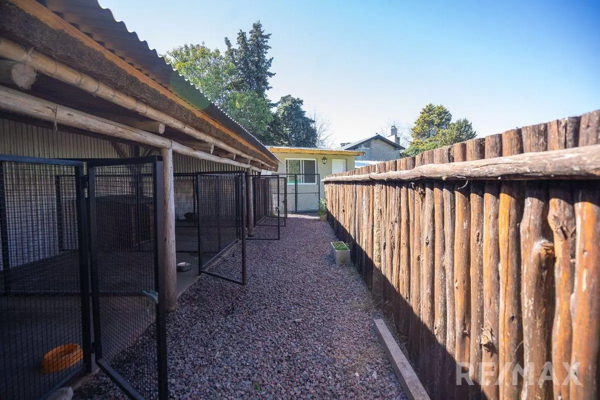 Venta Lote en Barrio Robles de Monarca 4