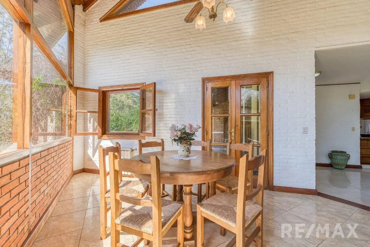 VENTA CASA 4 AMB  C/PILETA  LAS PRADERAS DE LUJAN 3