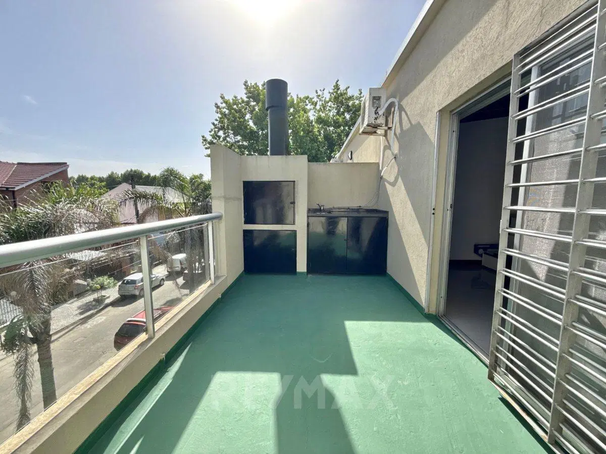 Venta casa triplex Tigre 4amb cochera/parrilla/SUM 2
